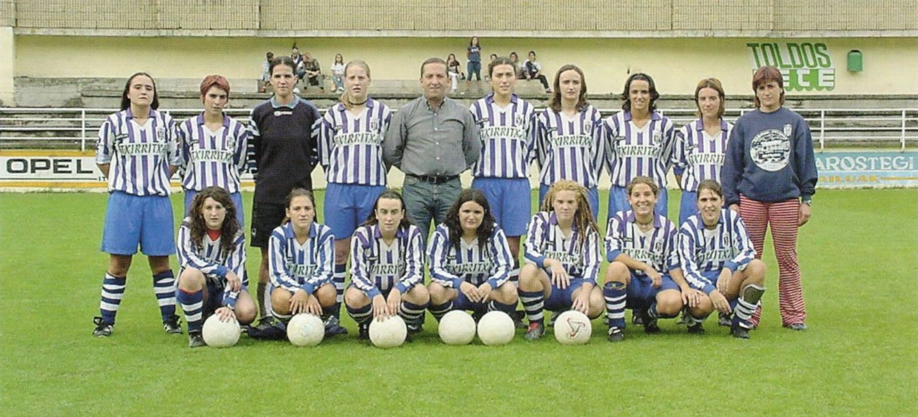 Foto del equipo femenino del Mutriku Futbol Taldea